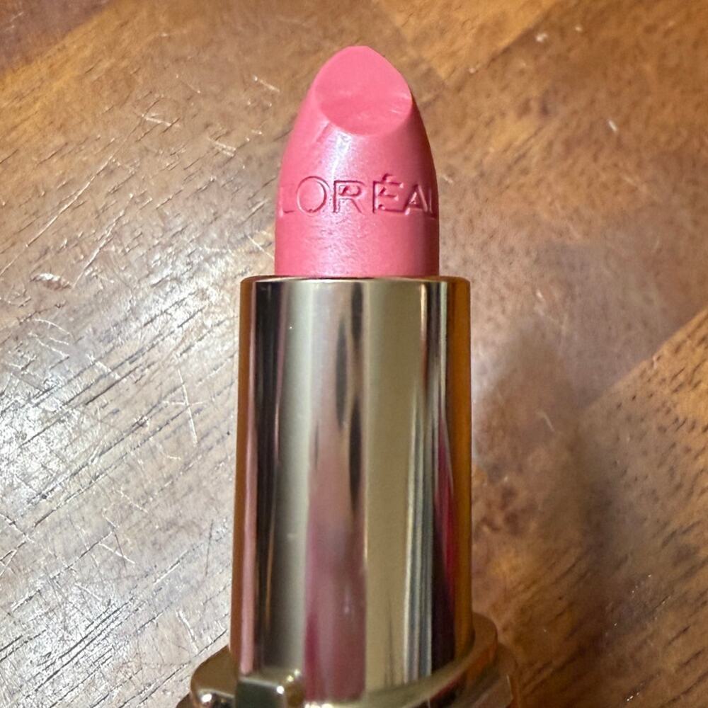 L'Oreal Paris Colour Riche Satin Lipstick 135 Ballerina Shoes‎ Tik Tok Viral - Picture 4 of 8